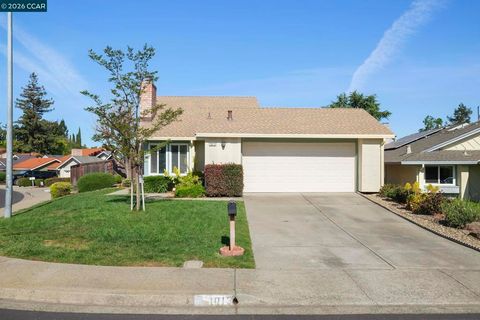 Photo of 1013 Stoneybrook Drive, Martinez, CA 94553 (MLS # 41127724)