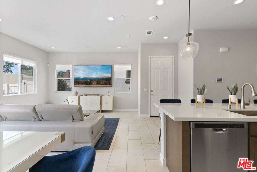 Photo of 551 Daniel Freeman Circle, Inglewood, CA 90301 (MLS # 26636731)