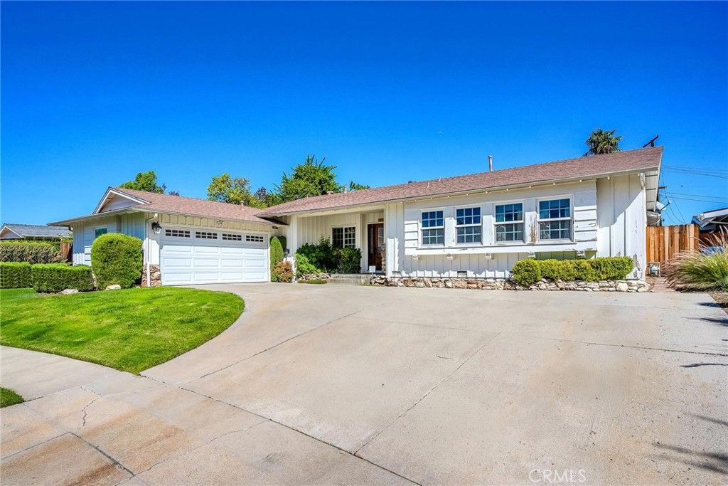Photo of 23717 Crosson Drive, Woodland Hills, CA 91367 (MLS # SR25242016)