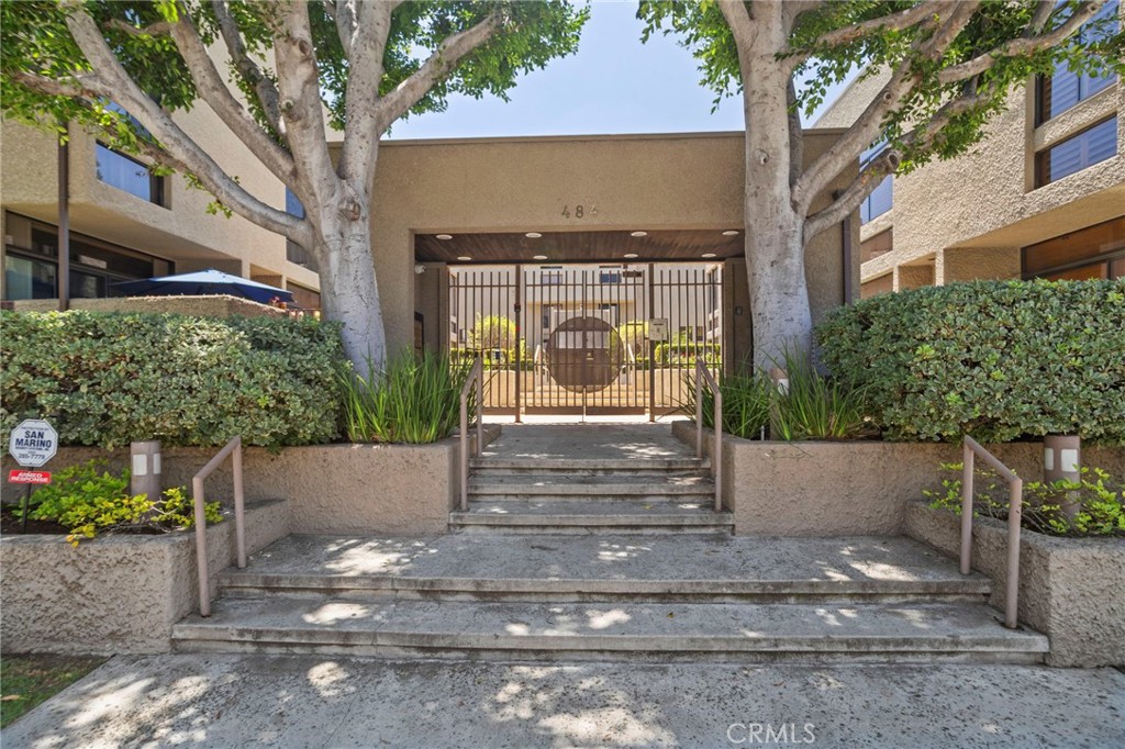 484 E California 8