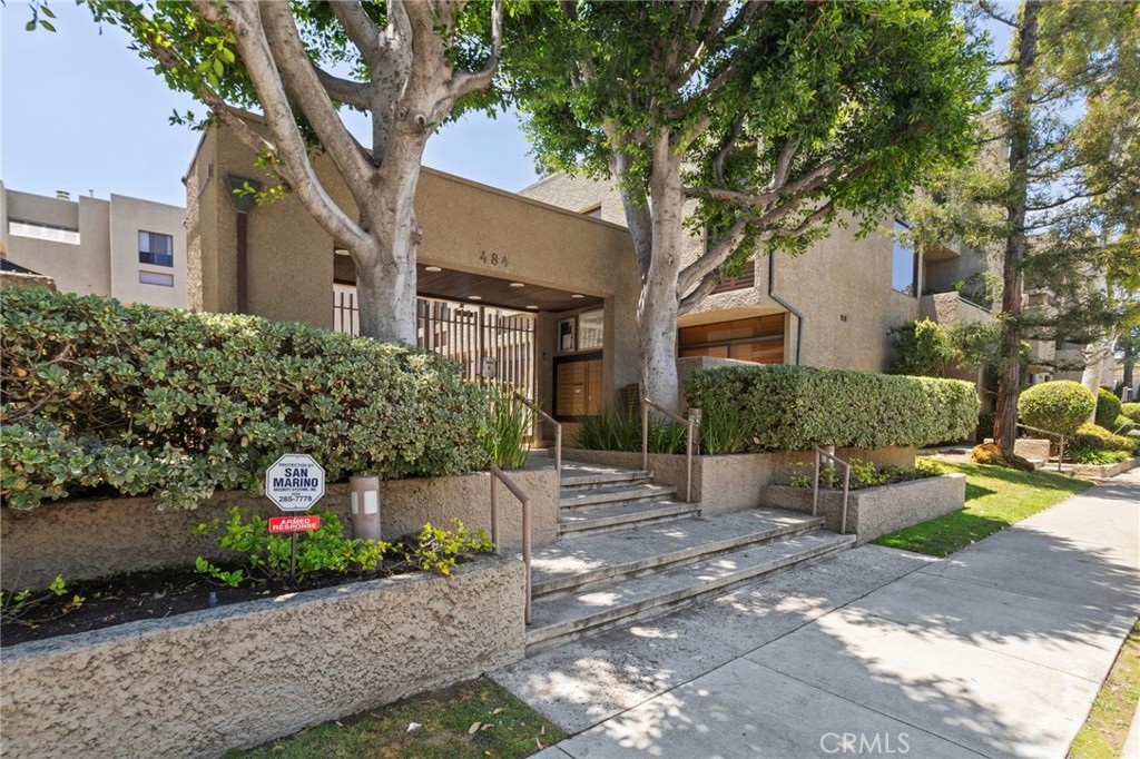 484 E California 8
