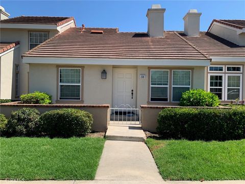 Photo of 126 OXFORD #61, Irvine, CA 92612 (MLS # OC25236541)