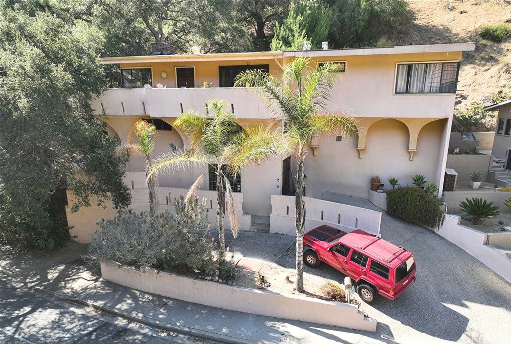 Photo of 2567 E Chevy Chase DR, Glendale, CA 91206 (MLS # OC26195288)