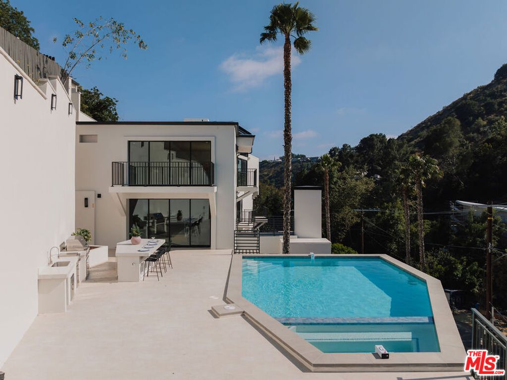 Photo of 2256 Nichols Canyon Road, Los Angeles, CA 90046 (MLS # 25545275)