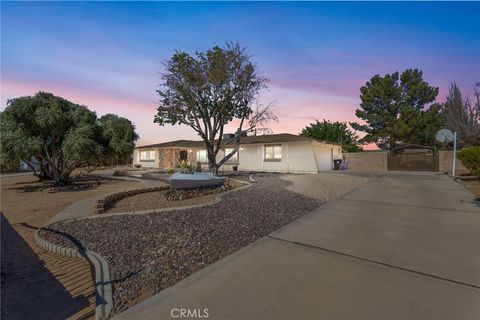 Photo of 20135 Eyota Road, Apple Valley, CA 92308 (MLS # HD26144336)