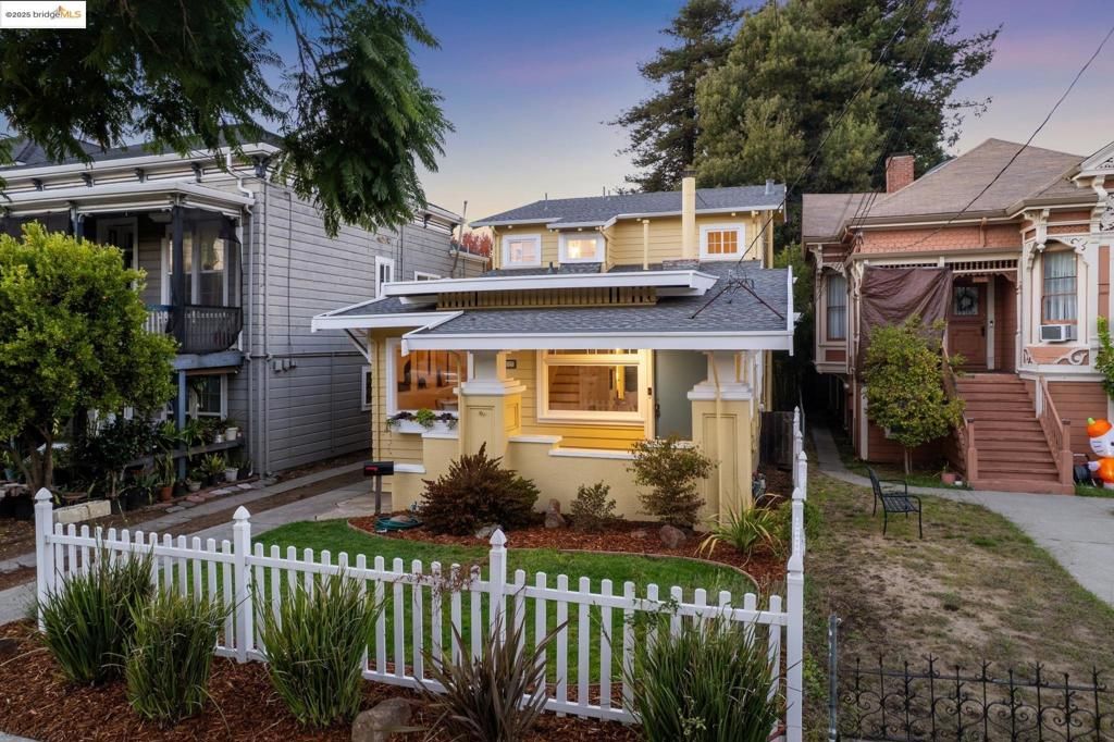 Photo of 1017 Lincoln Ave Ave, Alameda, CA 94501 (MLS # 41114472)