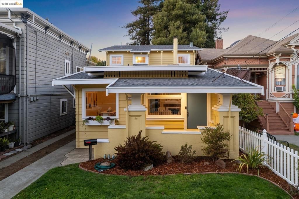 Photo of 1017 Lincoln Ave Ave, Alameda, CA 94501 (MLS # 41114472)