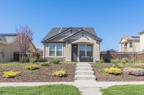 Photo of 680 Lewis Street, King City, CA 93930 (MLS # ML82037259)