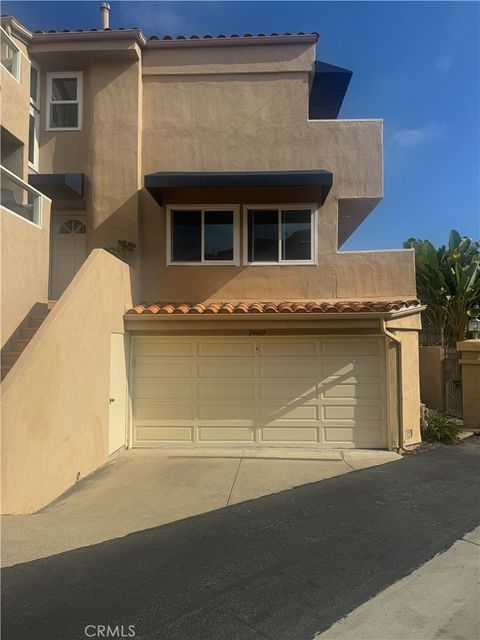 Photo of 24401 Vista Point Ln, Dana Point, CA 92629 (MLS # OC25252160)