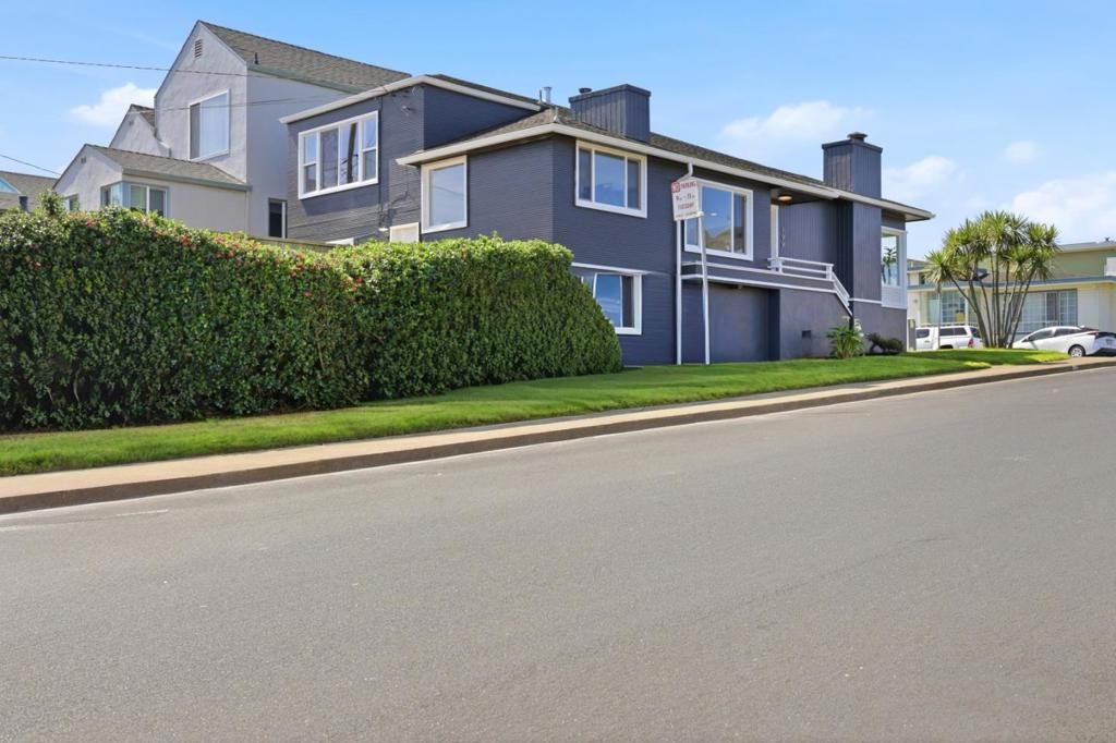 Photo of 199 Westbrook Avenue, Daly City, CA 94015 (MLS # ML82040613)