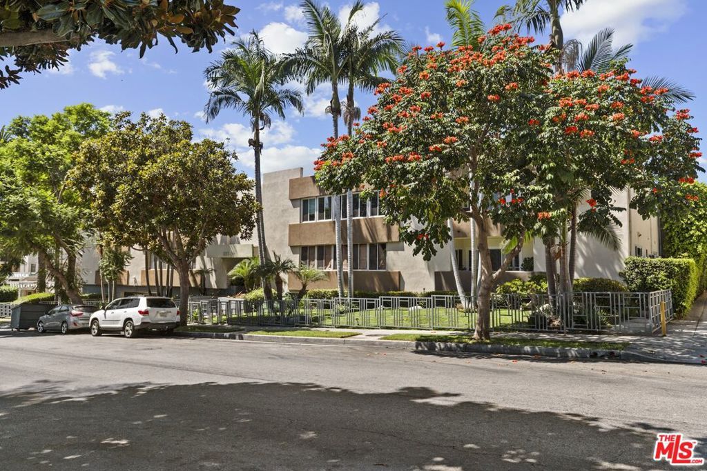 Photo of 1233 N Laurel Avenue #103, West Hollywood, CA 90046 (MLS # 26646793)