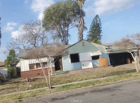 Photo of 560 W Cornell Dr, Rialto, CA 92376 (MLS # DW26052811)