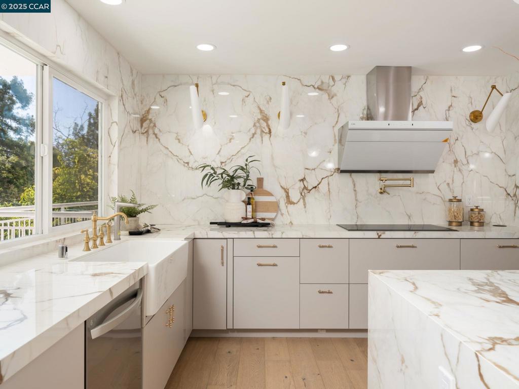 CAMEO ACRES - Residential