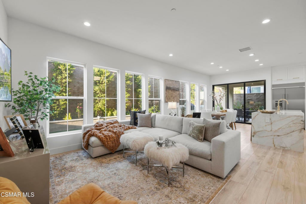 20811 W Bur Oak Circle