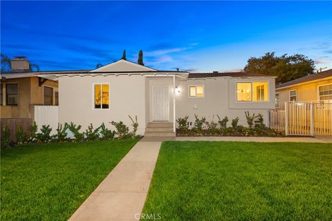 Photo of 415 E Walnut Avenue, Monrovia, CA 91016 (MLS # AR26045361)