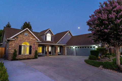 Photo of 302 302 N DENTON COURT Ct, Visalia, CA 93291 (MLS # 41122129)