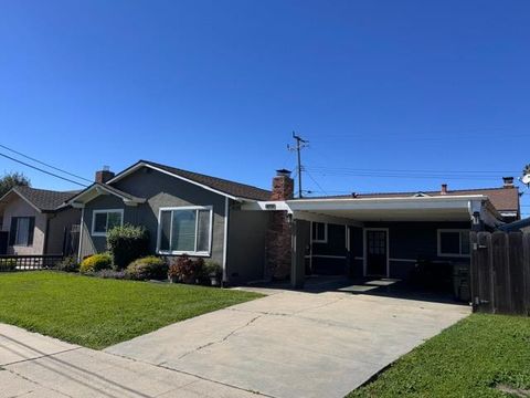 Photo of 710 Campus Avenue, Salinas, CA 93901 (MLS # ML82037712)