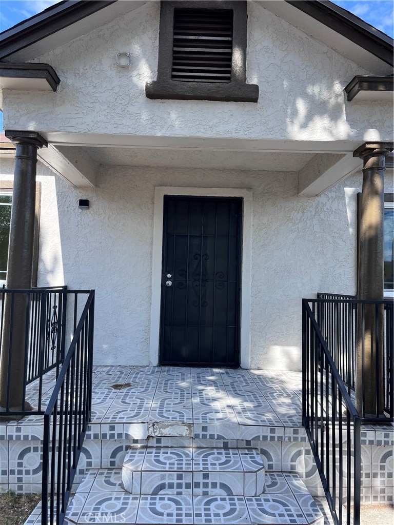 Newly remodeled 3 bedroom 1 bath home located in a quieter area of Boyle Heights with it's own private front yard.. Minutes away from DTLA and freeway access. Parking space for 2 vehicles.