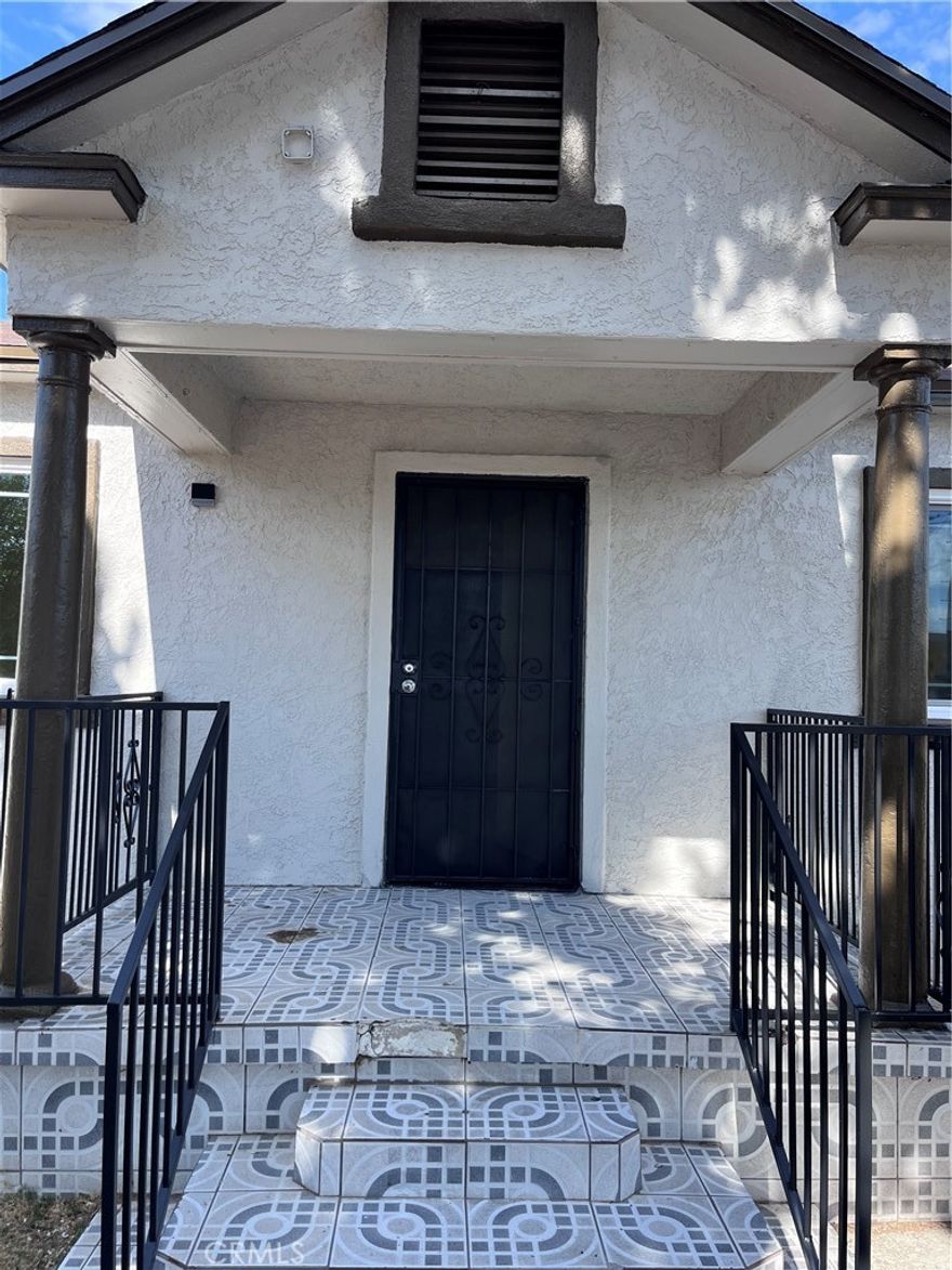 Newly remodeled 3 bedroom 1 bath home located in a quieter area of Boyle Heights with it's own private front yard.. Minutes away from DTLA and freeway access. Parking space for 2 vehicles.