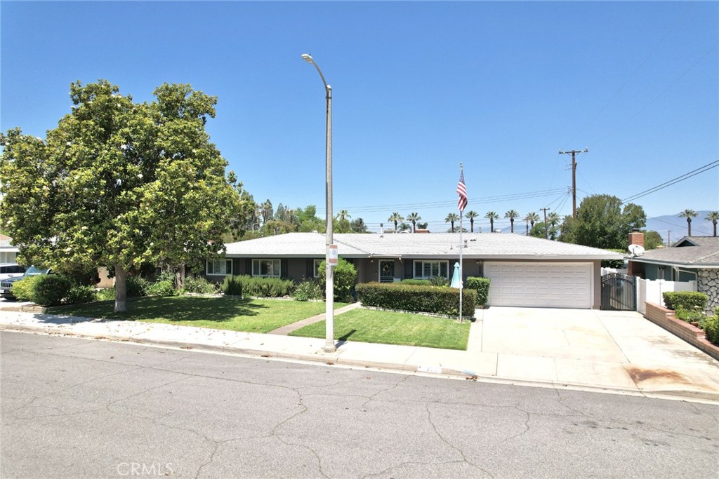 233 PHLOX Avenue