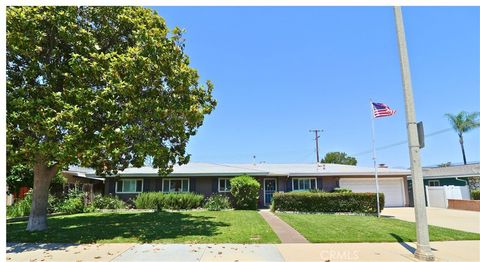 Photo of 233 PHLOX Avenue, Redlands, CA 92373 (MLS # IG26102701)