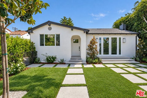 Photo of 1034 Grant Street, Santa Monica, CA 90405 (MLS # 26104594)
