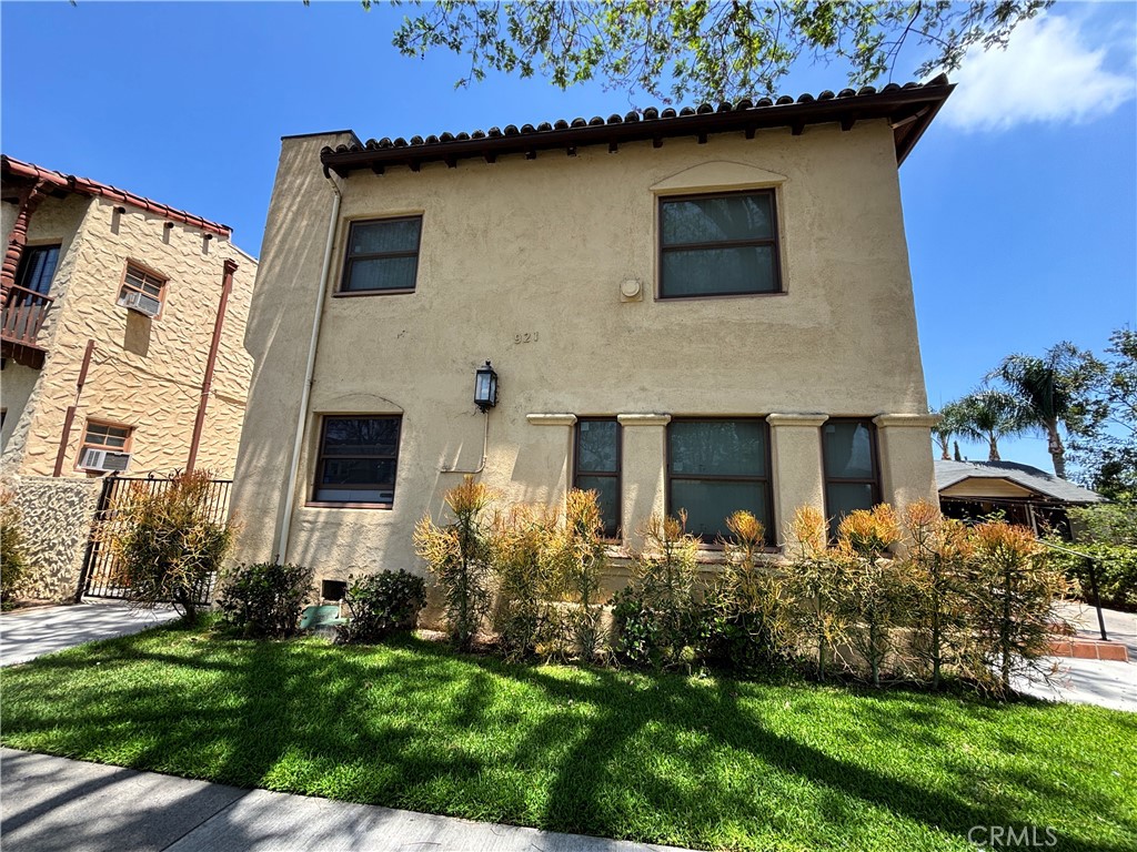 Great Value Add opportunity in the French Park neighborhood in Santa Ana. 8 units, all 1 bed 1 bath.