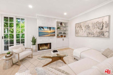 Photo of 412 Arnaz Drive #7, Los Angeles, CA 90048 (MLS # 26860555)