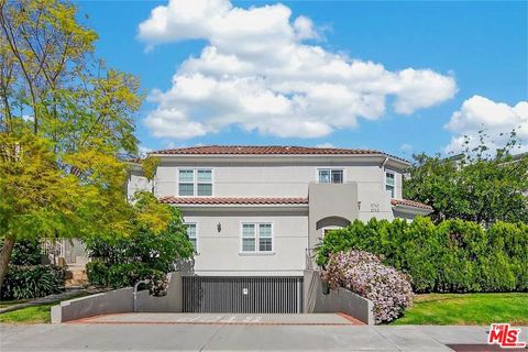 Photo of 2743 Montrose Avenue #110, La Crescenta, CA 91020 (MLS # 26666169)