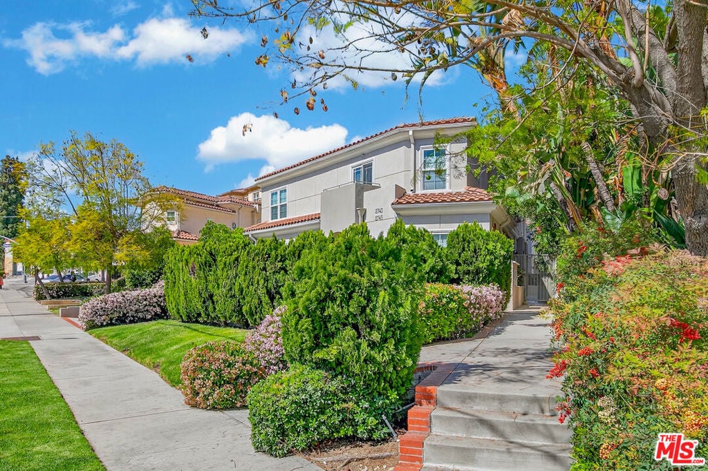2743 Montrose Avenue 110, La Crescenta CA 91020