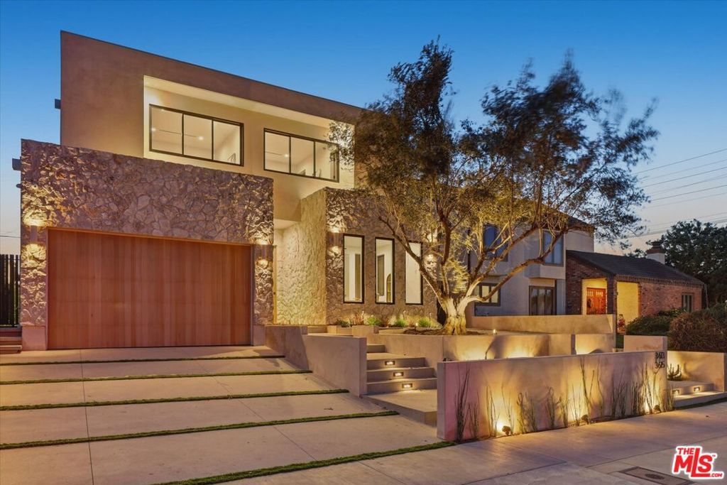 Photo of 3613 Inglewood Boulevard, Los Angeles, CA 90066 (MLS # 26635891)