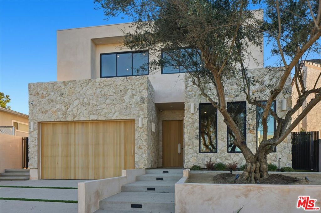 Photo of 3613 Inglewood Boulevard, Los Angeles, CA 90066 (MLS # 26635891)