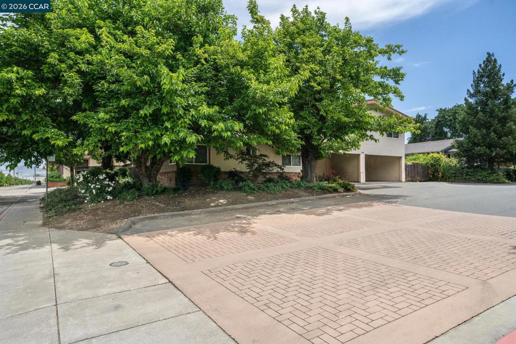 1591 3rd Ave