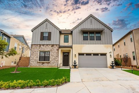 Photo of 21132 W Citylights Drive, Chatsworth, CA 91311 (MLS # SR26002439)