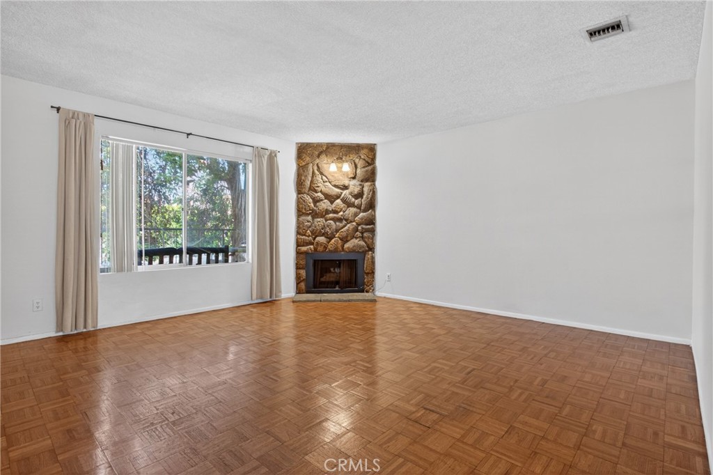 216 W Tujunga A