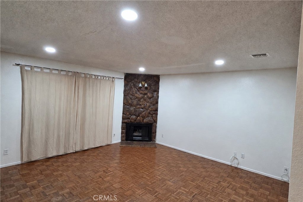 216 W Tujunga A