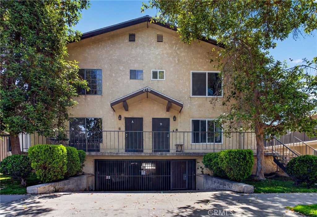 216 W Tujunga AVE