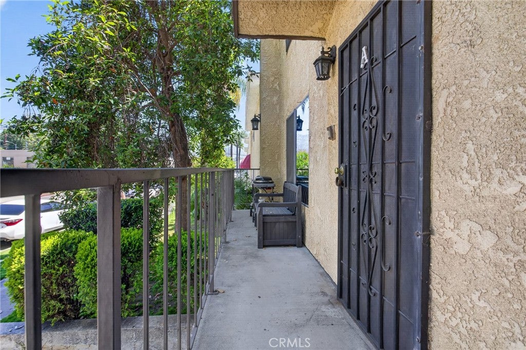 216 W Tujunga A