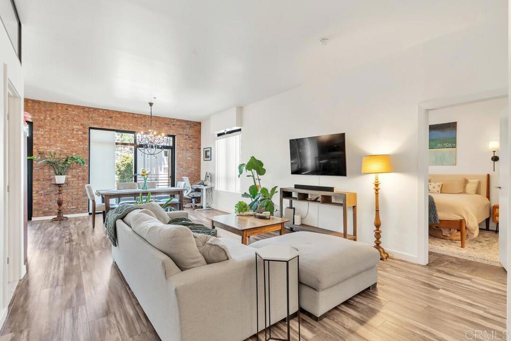 889 Date Street 144
