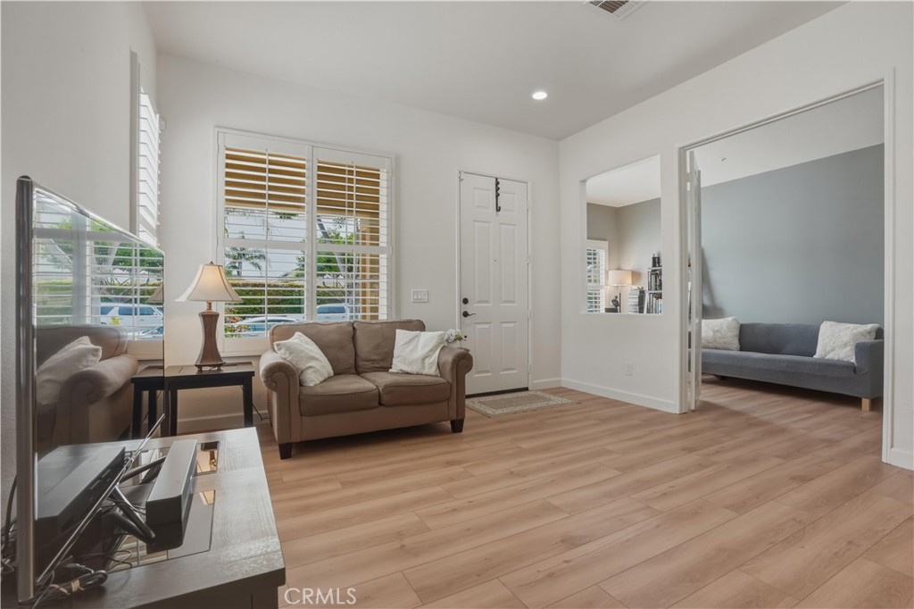 5421 Barrymore