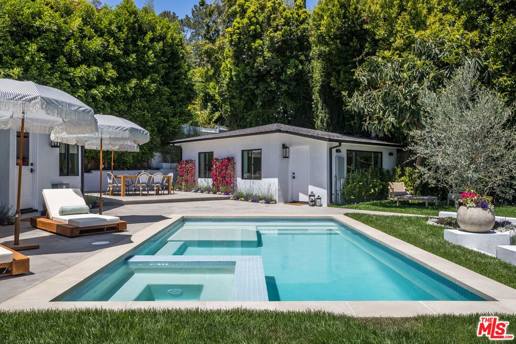 Photo of 8819 Evanview Drive, Los Angeles, CA 90069 (MLS # 25593165)