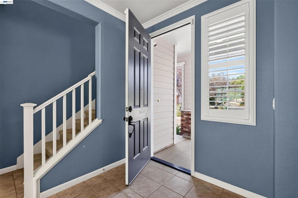 290 W Santa Clara Dr