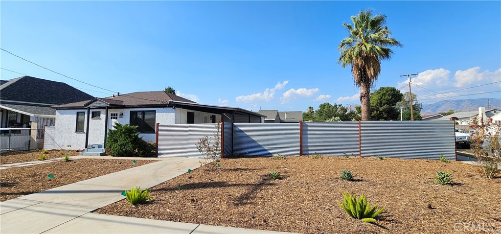 Now available for rent is a beautifully updated two bedroom, one bathroom home located in a desirable Redlands neighborhood. This property has been fully refreshed with modern finishes while maintaining a warm and welcoming atmosphere.
The home features a bright, open living space and a remodeled kitchen with quartz countertops, a large island with seating, subway tile backsplash, and stainless steel appliances. Stylish pendant lighting and wood-style flooring.
The exterior offers a fenced private yard with a covered patio, perfect for outdoor enjoyment. The front yard is designed with low-maintenance landscaping and there is a private driveway with covered parking.
Pets are not permitted at this time
Appliances can be included for an additional $75.00 per month, covering the refrigerator, washer, and dryer. Each can also be rented separately at $25.00 per month.