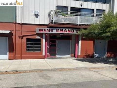 Photo of 850 W Grand Ave #17, Oakland, CA 94607 (MLS # 41146409)