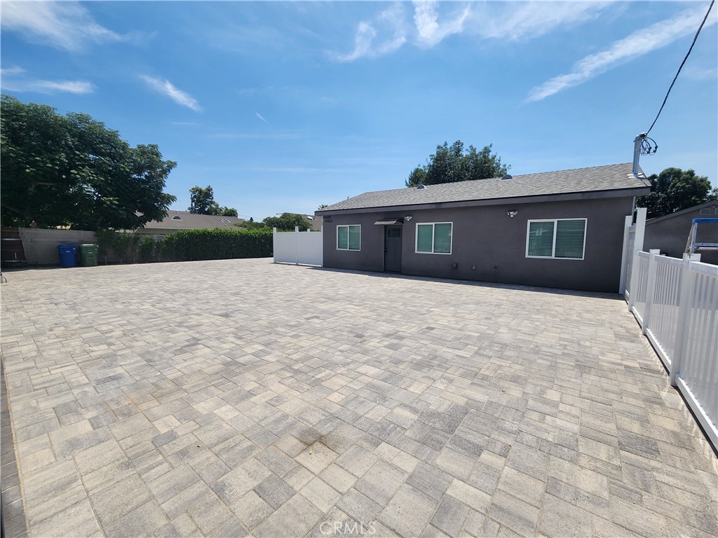 Stunning brand new construction, located in North Hills. This home has 2 bedrooms and 2 bathrooms, living area is 1,020 Sqft. Laminate flooring and recessed lighting throughout. Stainless steel appliances and quartz countertops in kitchen.
Washer and Dryer included.
Parking included.
Requirements: 1 year lease. Credit score has to be 700+, Income has to be 2.5X the rent. Small pets are negotiable.
Please call or text Listing Agent to schedule a showing!