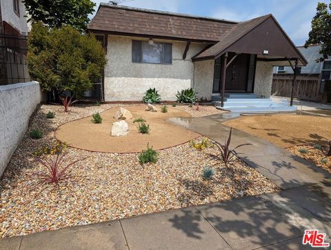 Photo of 3924 Huron Avenue, Culver City, CA 90232 (MLS # 25599515) Photo of 3924 Huron Avenue, Culver City, CA 90232 (MLS # 25599515)