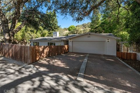 Photo of 225 Pacific Avenue Ave, Paso Robles, CA 93446 (MLS # SC25207063) Photo of 225 Pacific Avenue Ave, Paso Robles, CA 93446 (MLS # SC25207063)