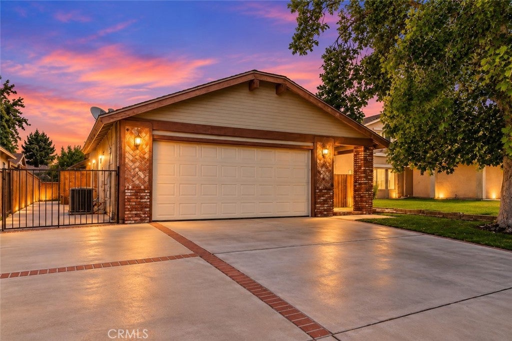 Photo of 2533 Topaz LN, Lancaster, CA 93535 (MLS # SR26229632)