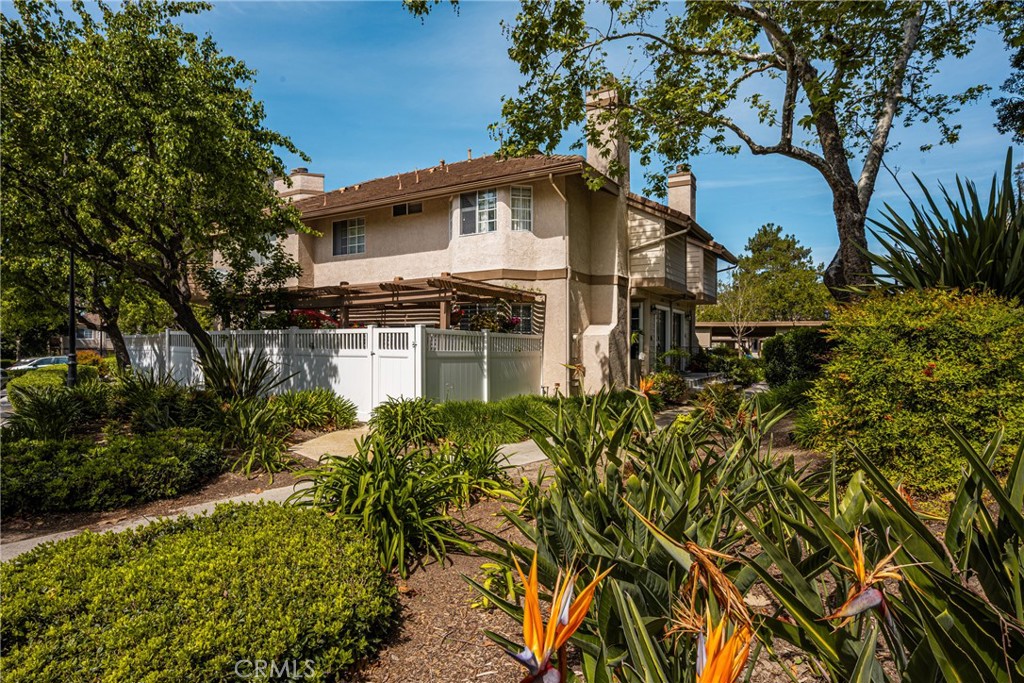 24394 Larchmont Court