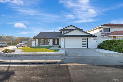 21211 Binghampton Circle Huntington Beach CA 92646